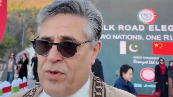 Diplomats and designer praise China-Pakistan ties at Great Wall fashion show