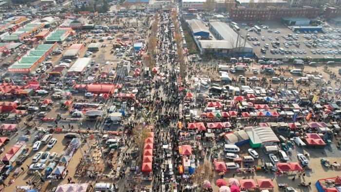 Farmers market in Shandong draws over 100,000 visitors per day