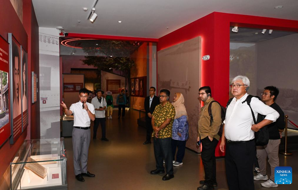 Foreign guests attending 57th Executive Board Meeting of OANA visit several places in Qionghai, China's Hainan