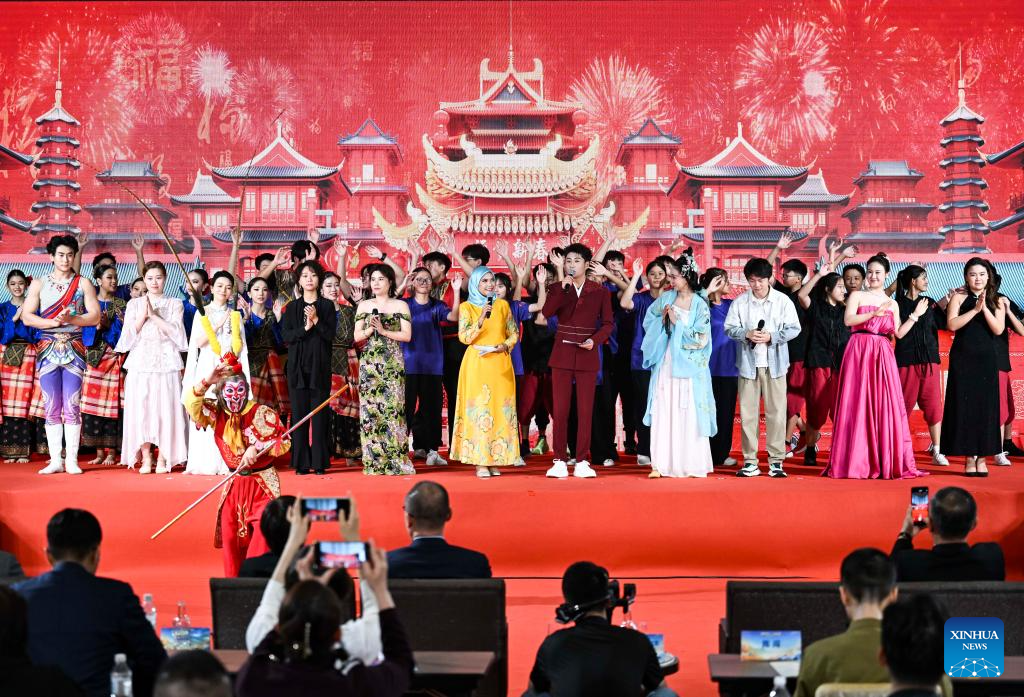 China-Malaysia Spring Festival gala kicks off, highlighting friendship, commonality