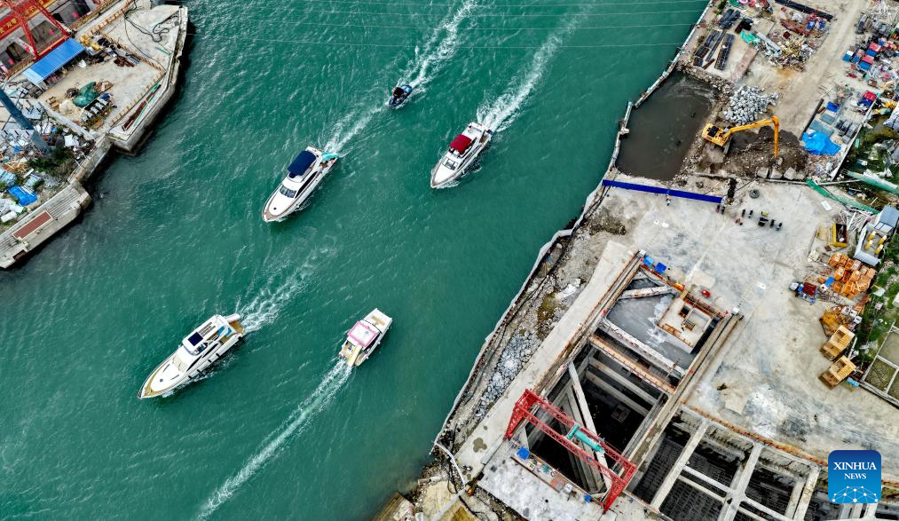 Sanya River estuary passage project drilled through in Hainan